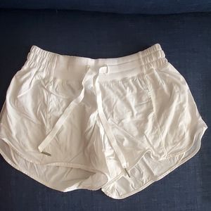 Lululemon white color shorts 4"
